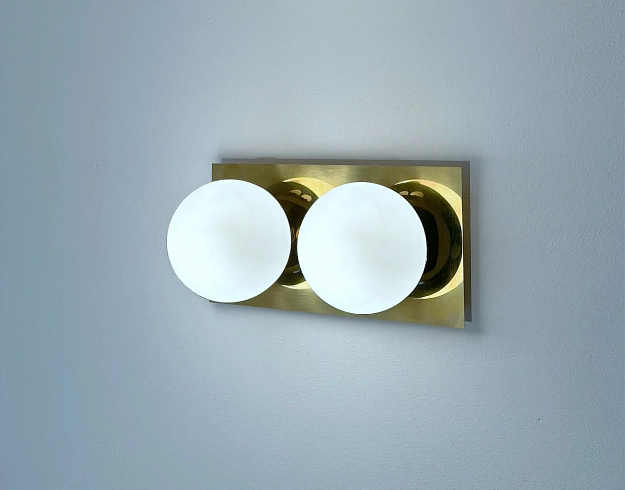 Double sphere glass wall light with brass plate 5