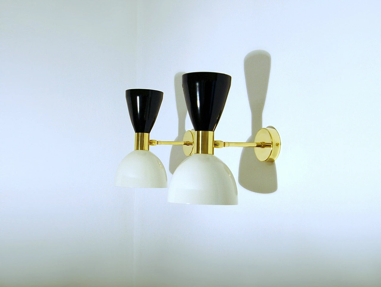 Wall light with black and white double cone lampshade 1