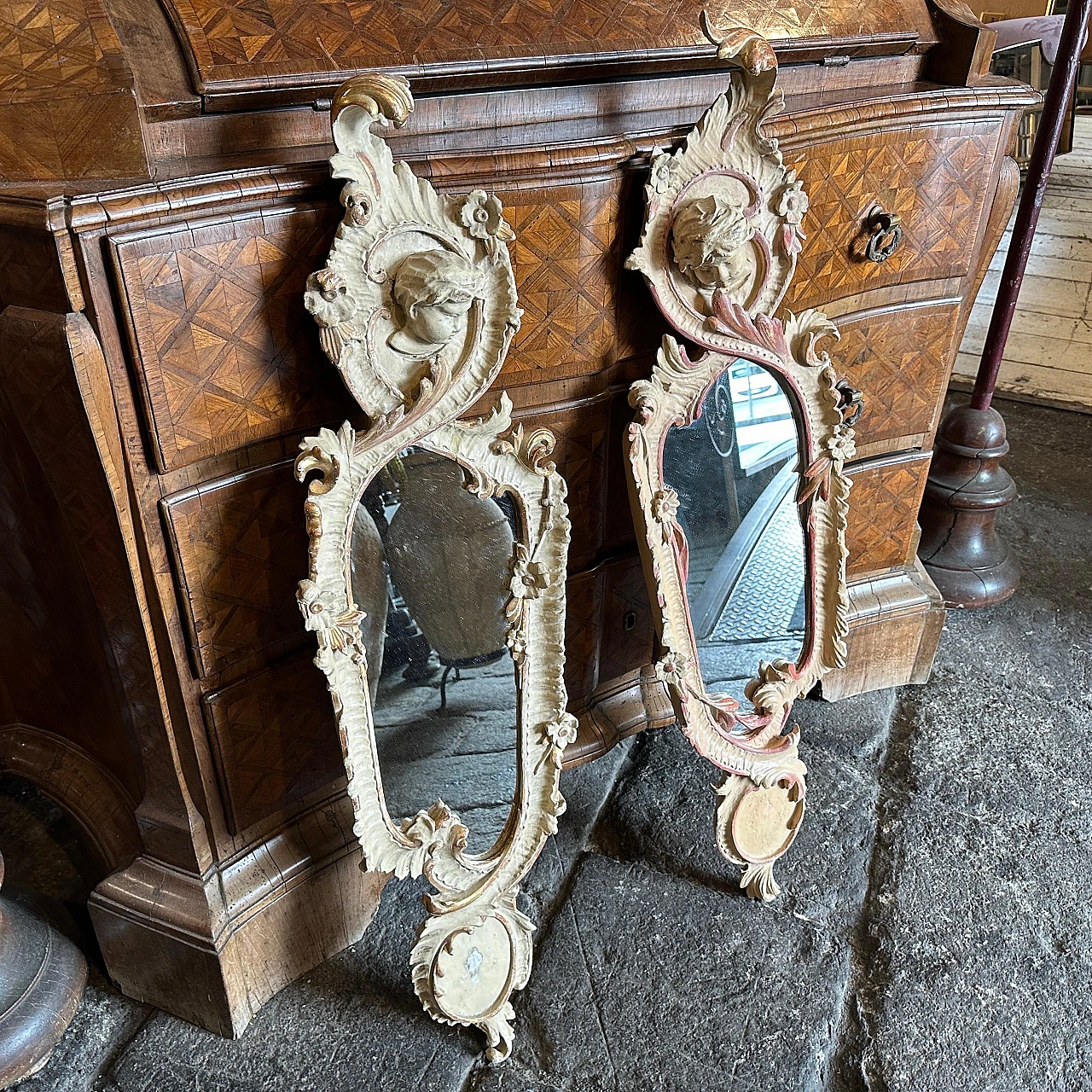 Pair of hand-carved lacquered wooden mirrors, early 20th century 2