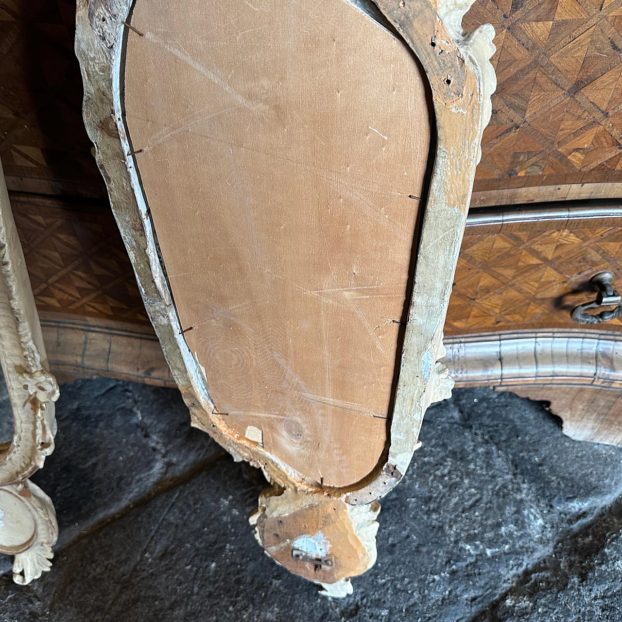 Pair of hand-carved lacquered wooden mirrors, early 20th century 7