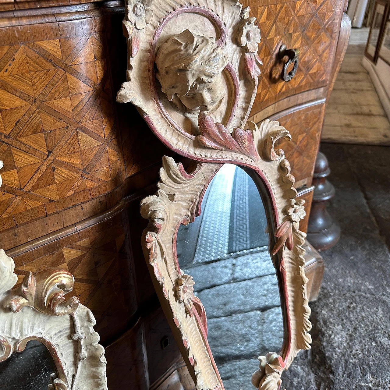 Pair of hand-carved lacquered wooden mirrors, early 20th century 17