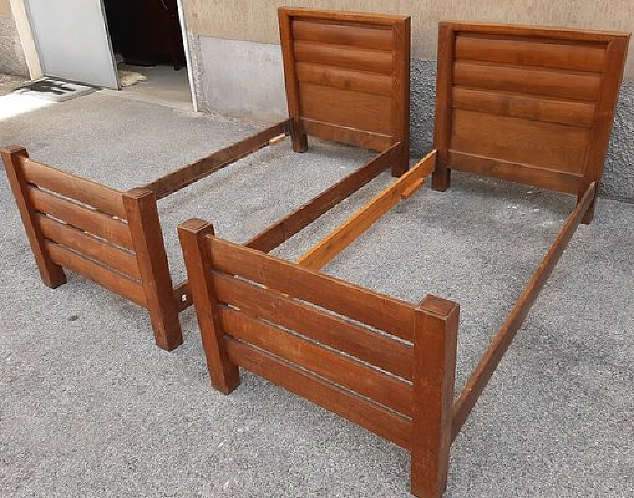 Pair of oak single beds by Melchiorre Bega, 1930s 2