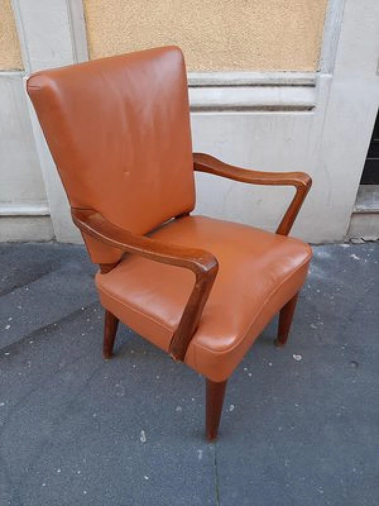 Wood & leather armchair by O. Borsani for Atelier Borsani, 1930s 1