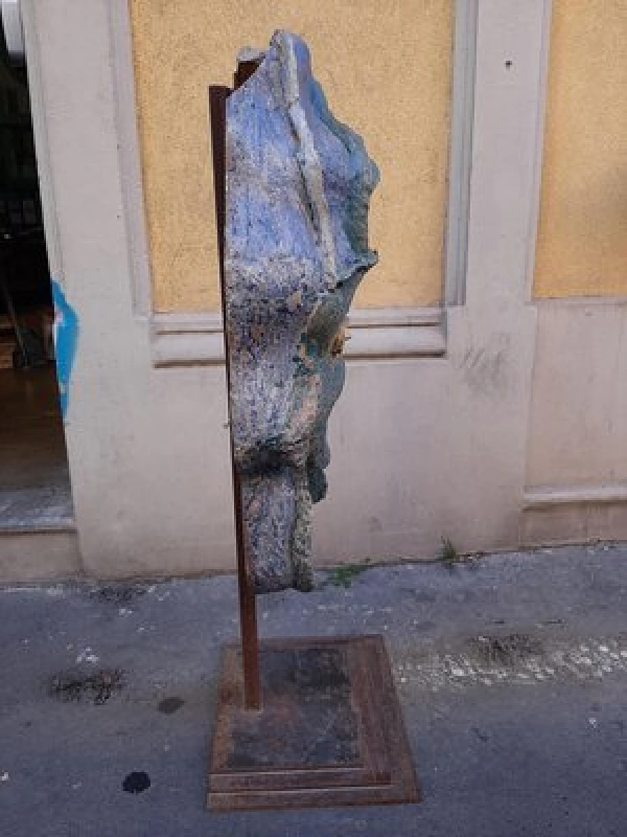 Pesce in gres policromo su struttura in ferro, scultura, anni '50 9