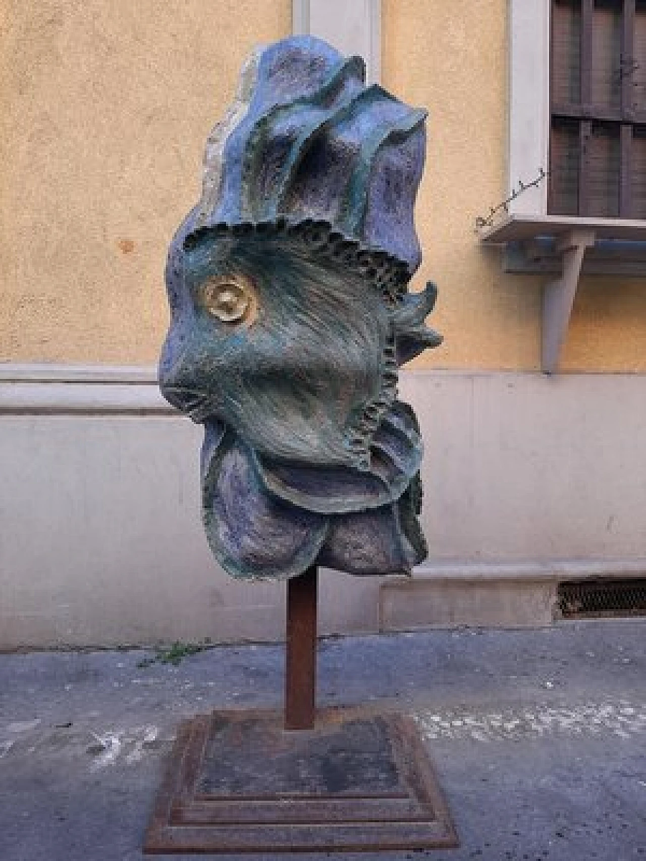 Pesce in gres policromo su struttura in ferro, scultura, anni '50 10