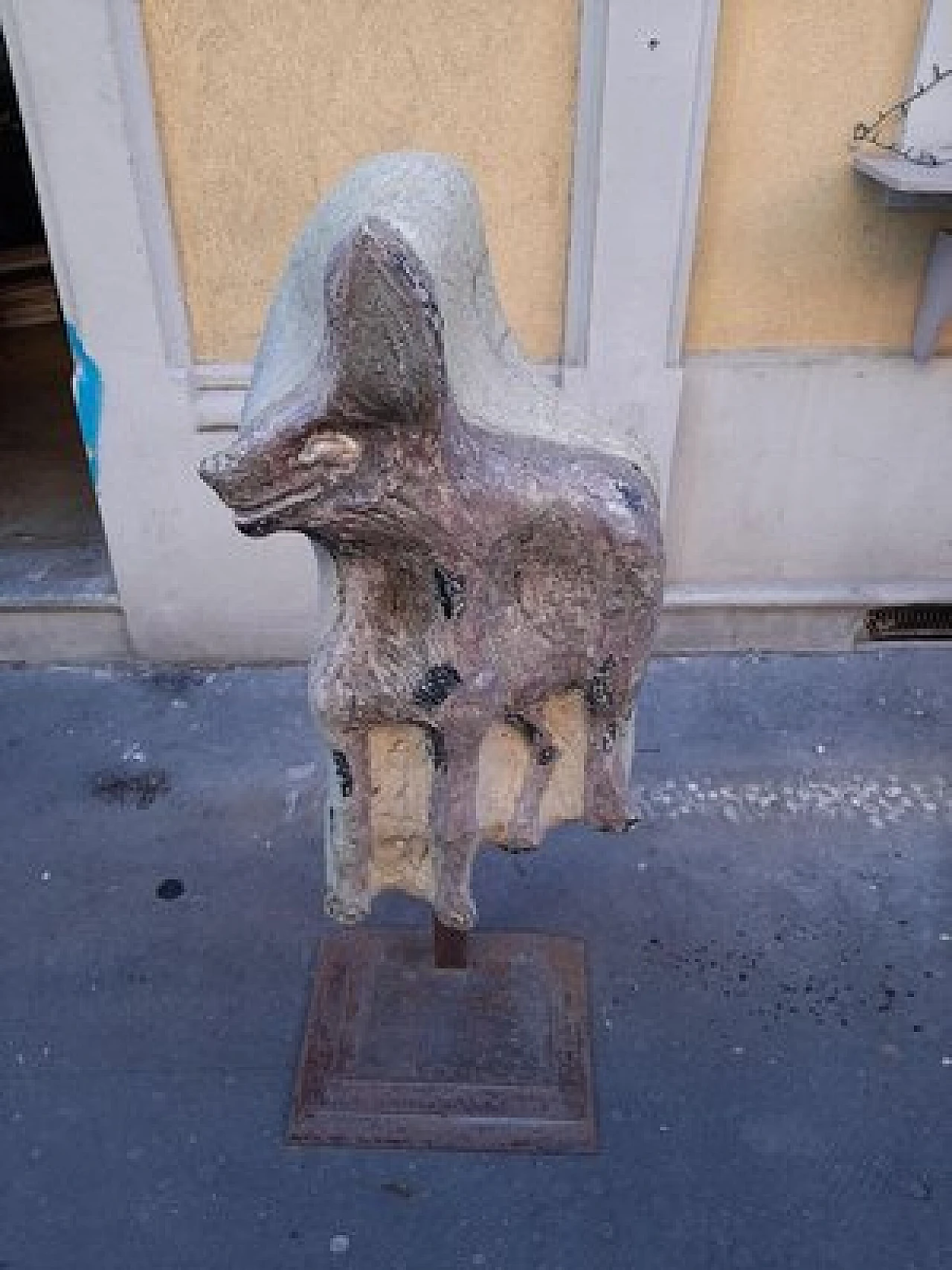 Lupo in gres policromo su ferro, scultura, anni '50 3