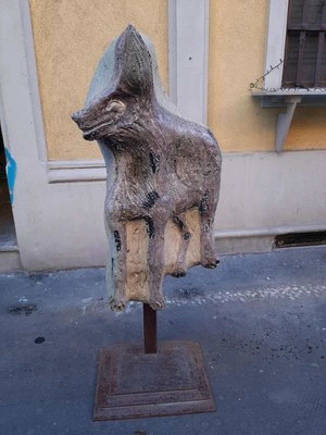 Lupo in gres policromo su ferro, scultura, anni '50 5