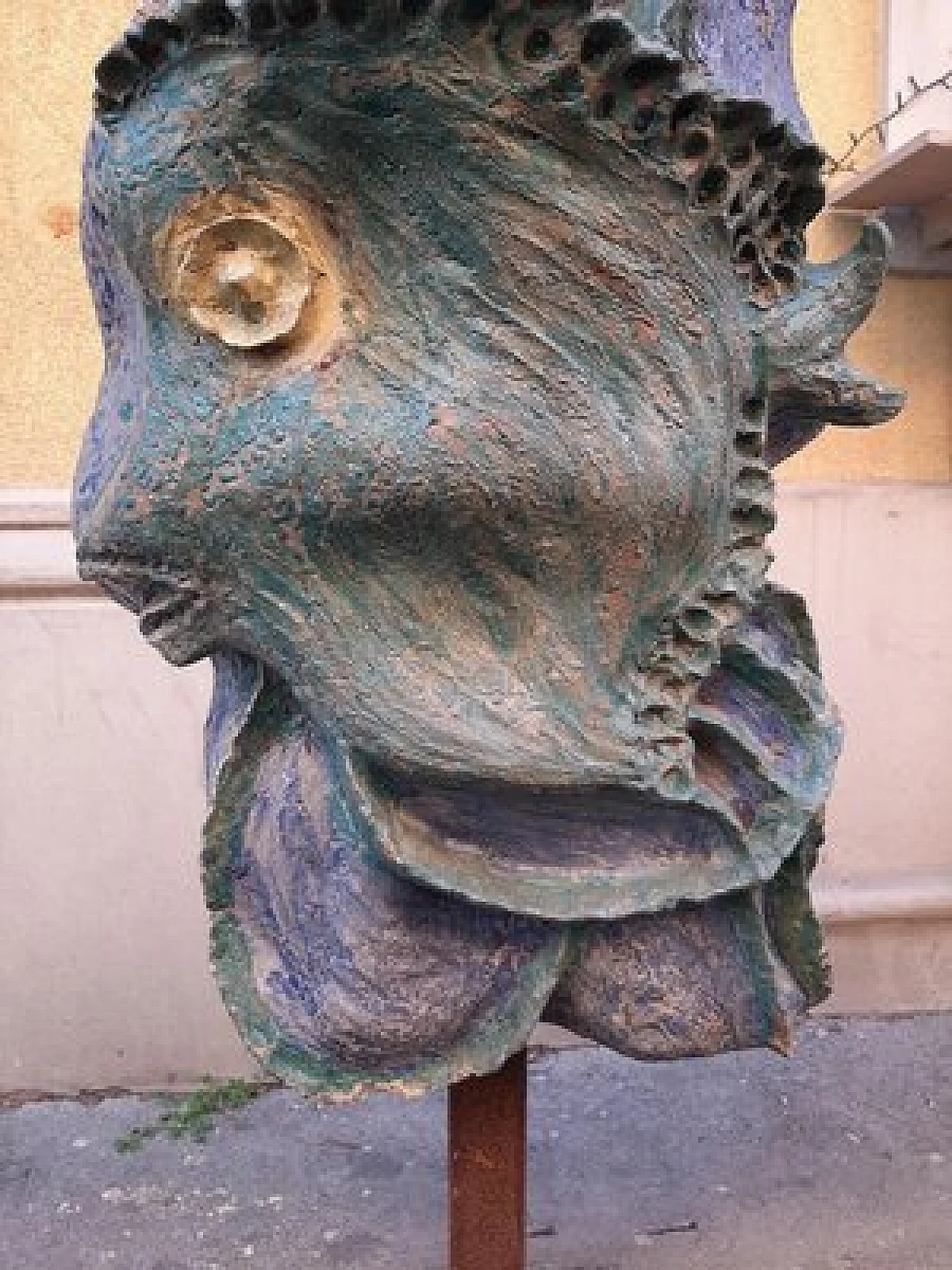 Pesce in gres policromo su struttura in ferro, scultura, anni '50 17