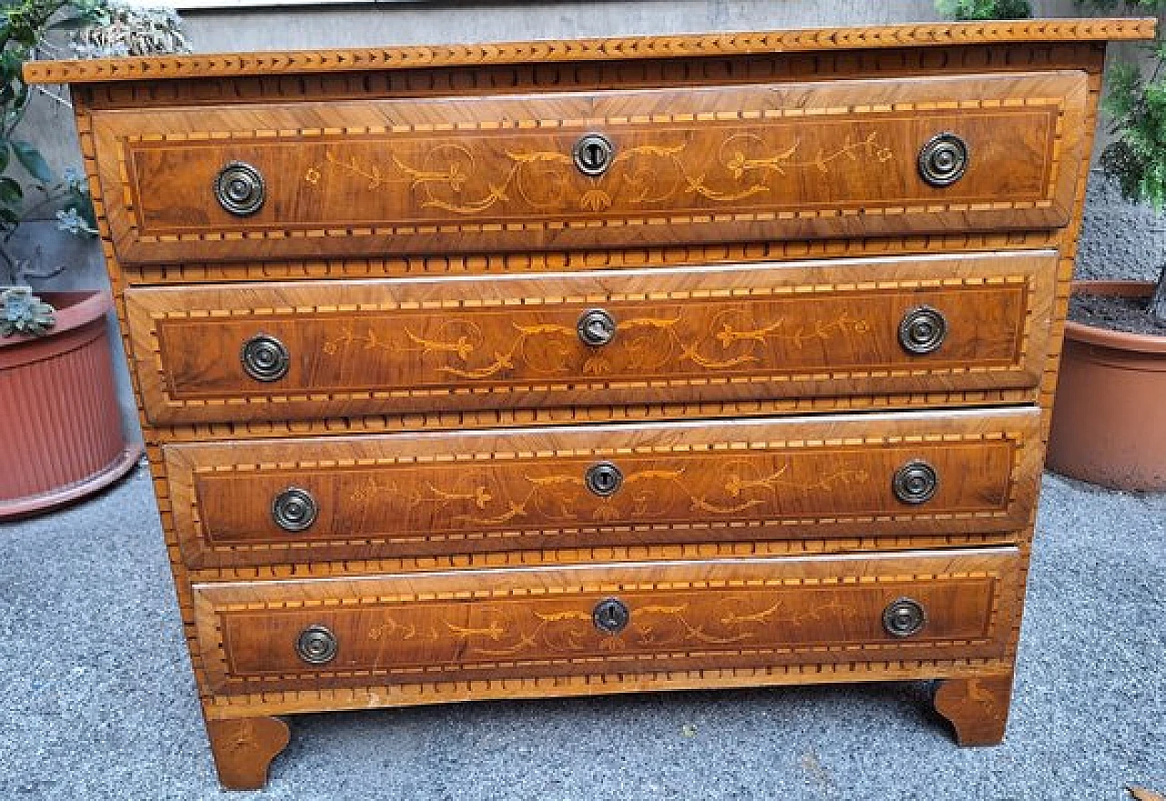 Wooden dresser with floral motifs and bronze details, 1790 2