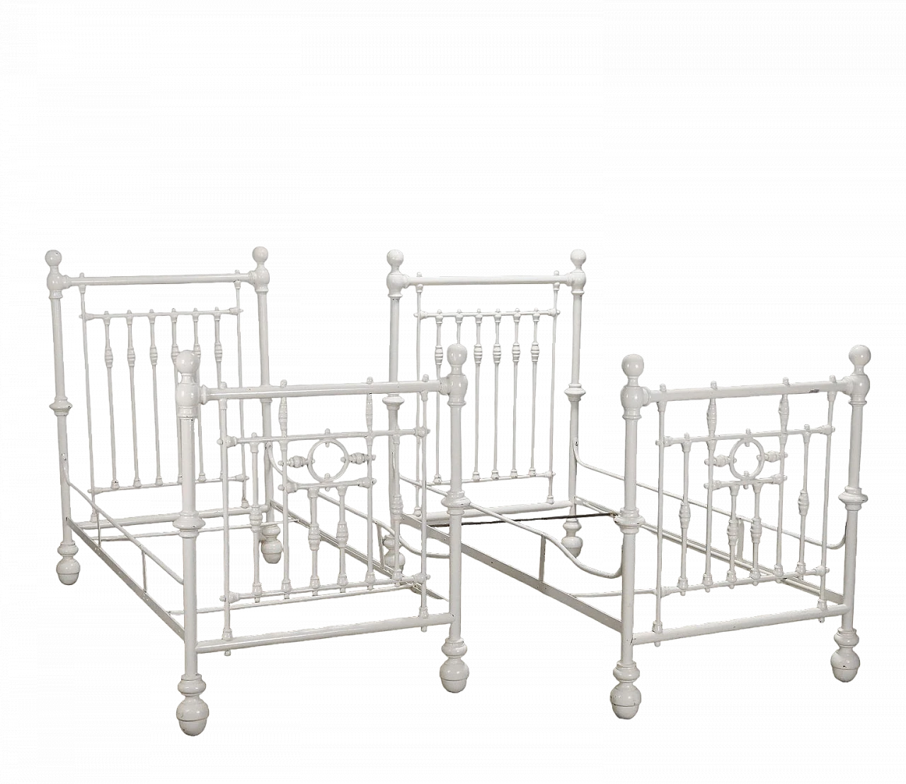 Pair of white lacquered wrought iron single beds, early 20th century 11