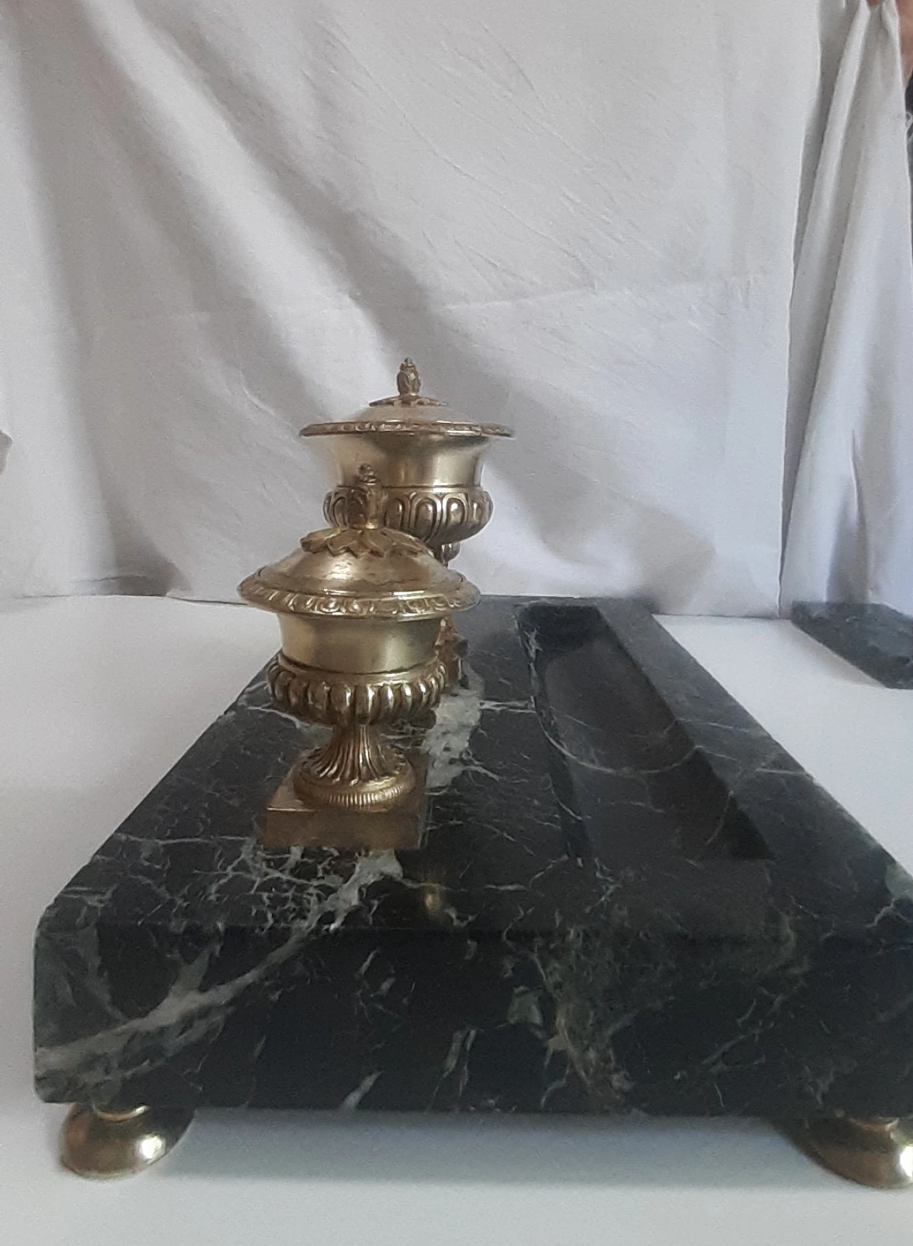 Green marble and brass inkwell, mid-19th century 4