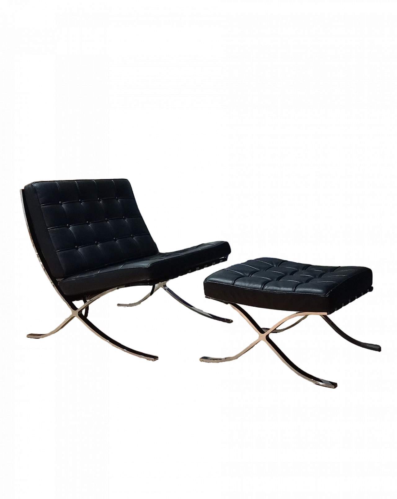 Barcelona armchair and pouf by Mies van der Rohe and Reich for Alivar 39