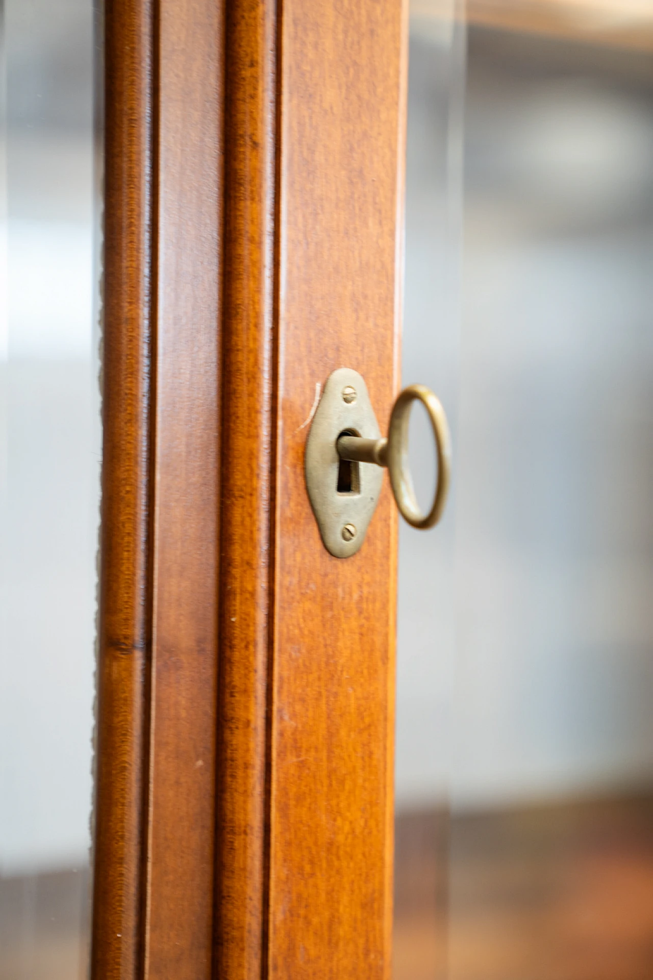 Walnut-stained carved beech display case, 1980s 17