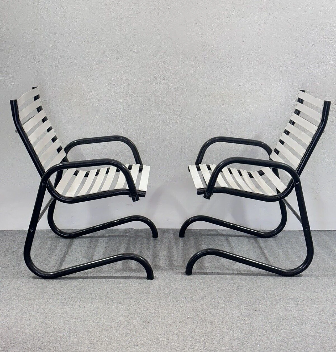 4 Garden armchairs in black and white metal, 1980s 4