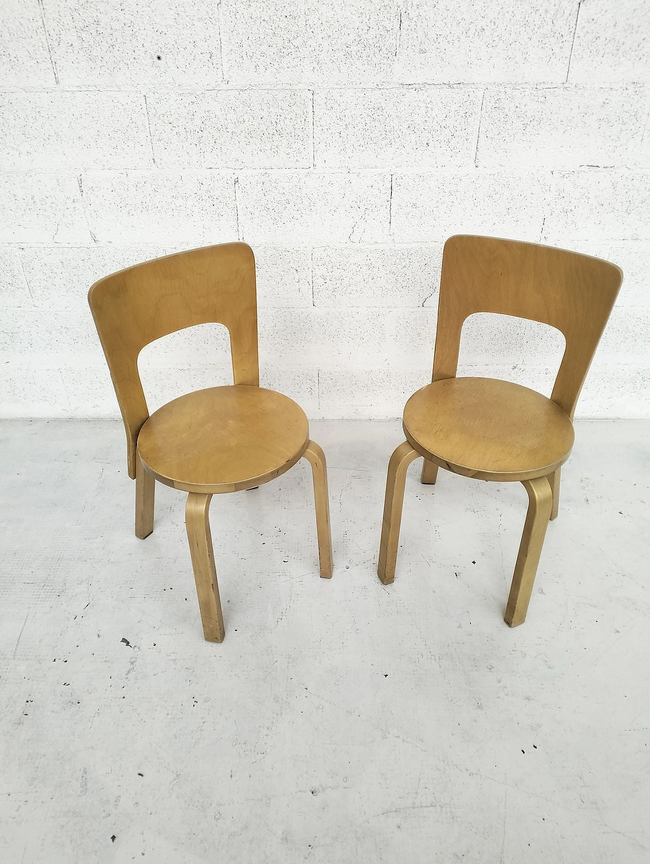 Pair of 66 chairs by Alvar Aalto for Artek, 1960s 3