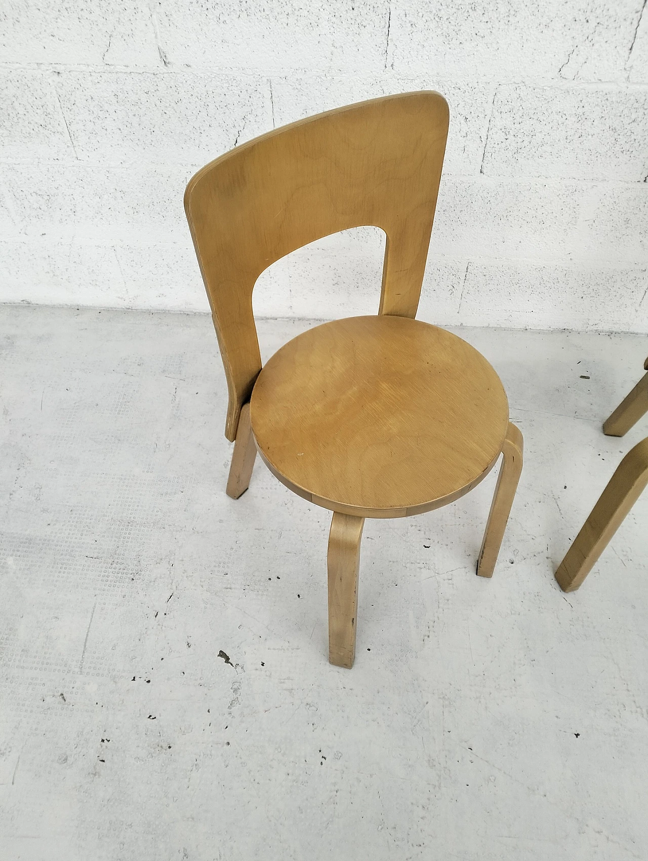 Pair of 66 chairs by Alvar Aalto for Artek, 1960s 4