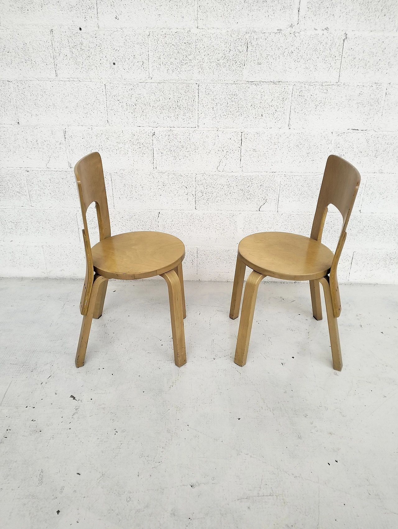 Pair of 66 chairs by Alvar Aalto for Artek, 1960s 6