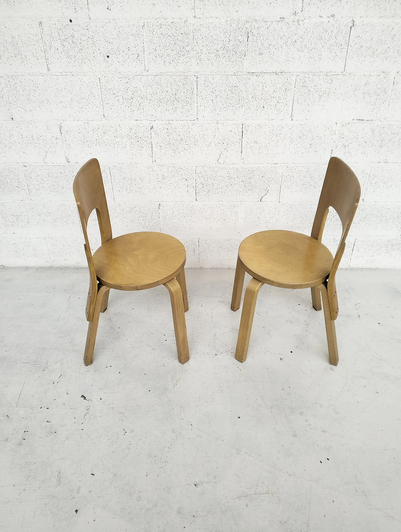 Pair of 66 chairs by Alvar Aalto for Artek, 1960s 7