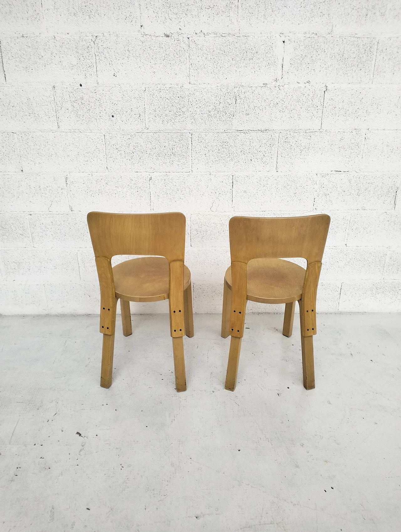 Pair of 66 chairs by Alvar Aalto for Artek, 1960s 8