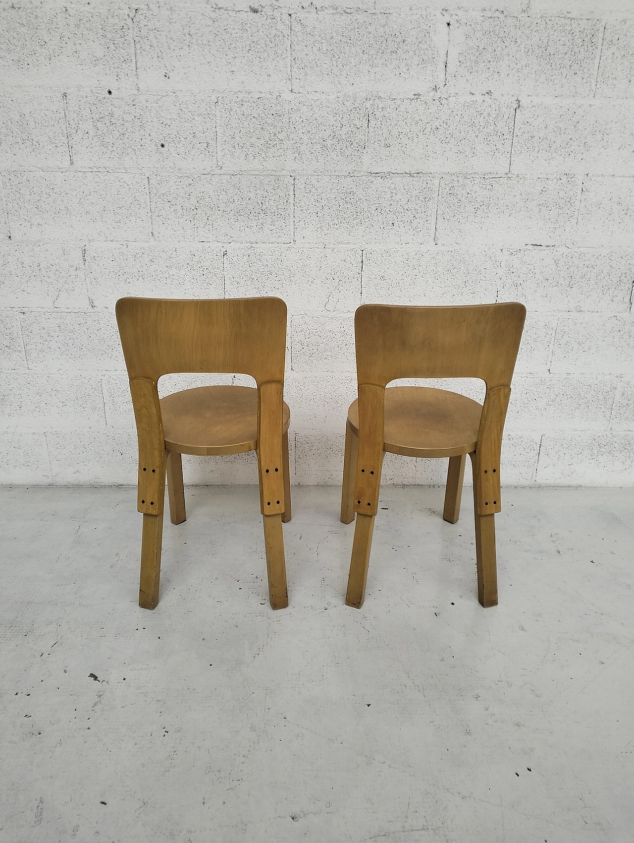 Pair of 66 chairs by Alvar Aalto for Artek, 1960s 9