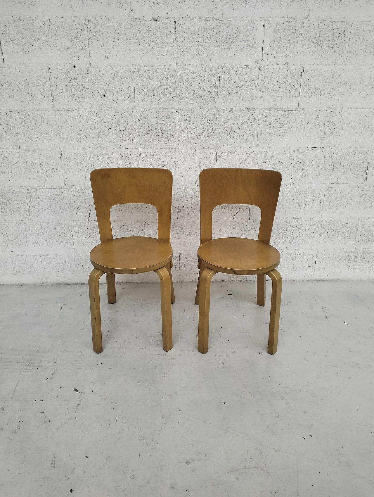 Pair of 66 chairs by Alvar Aalto for Artek, 1960s 10