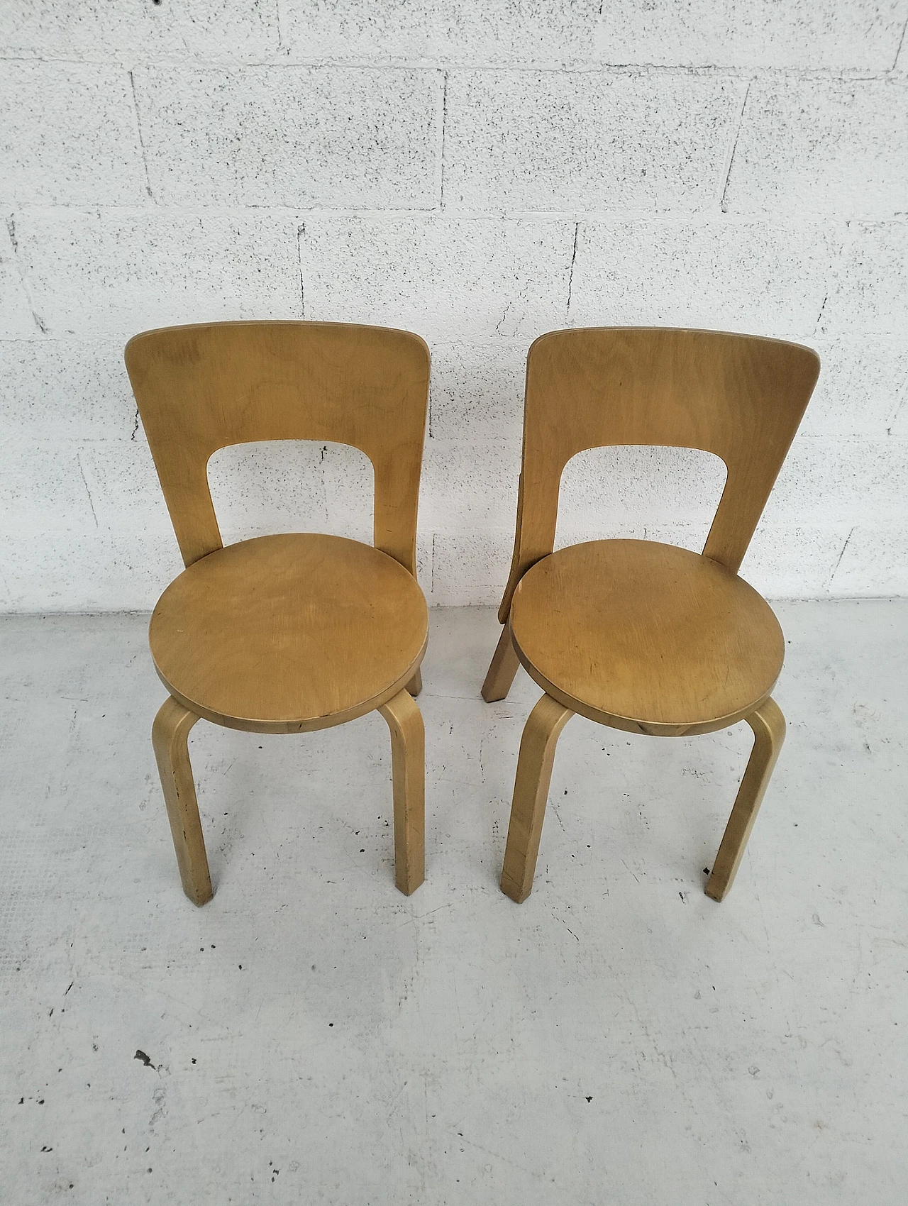 Pair of 66 chairs by Alvar Aalto for Artek, 1960s 11