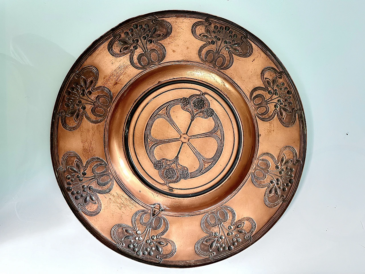 Art Nouveau copper serving tray, early 20th century 1