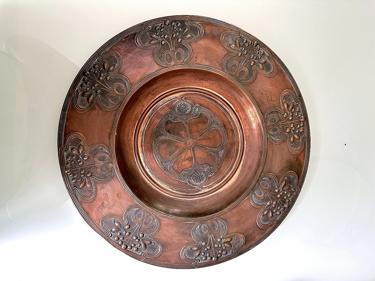 Art Nouveau copper serving tray, early 20th century 2