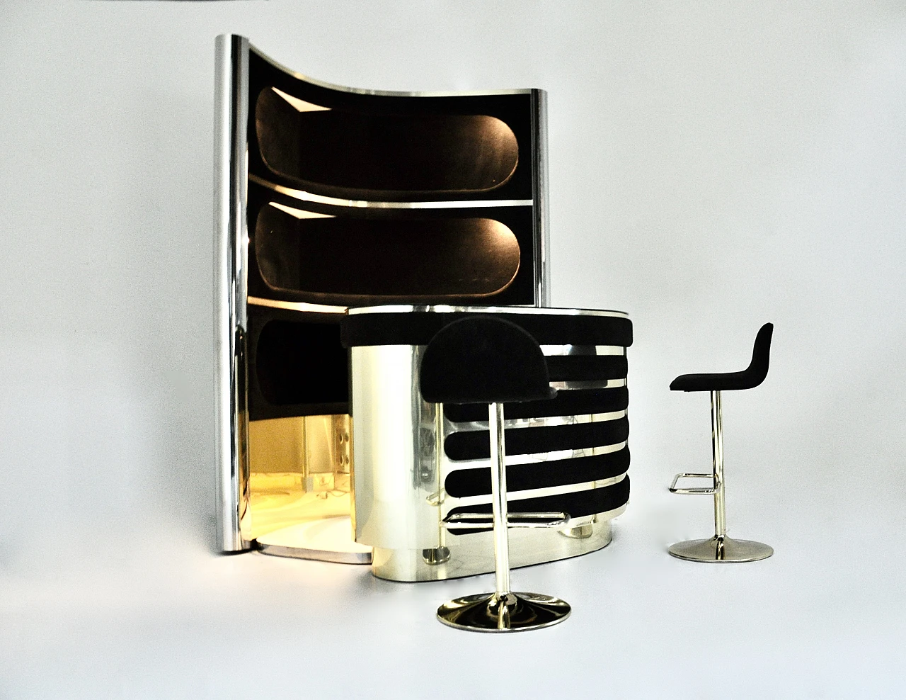 Bar cabinet and pair of stools attributed to Willy Rizzo, 1970s 4