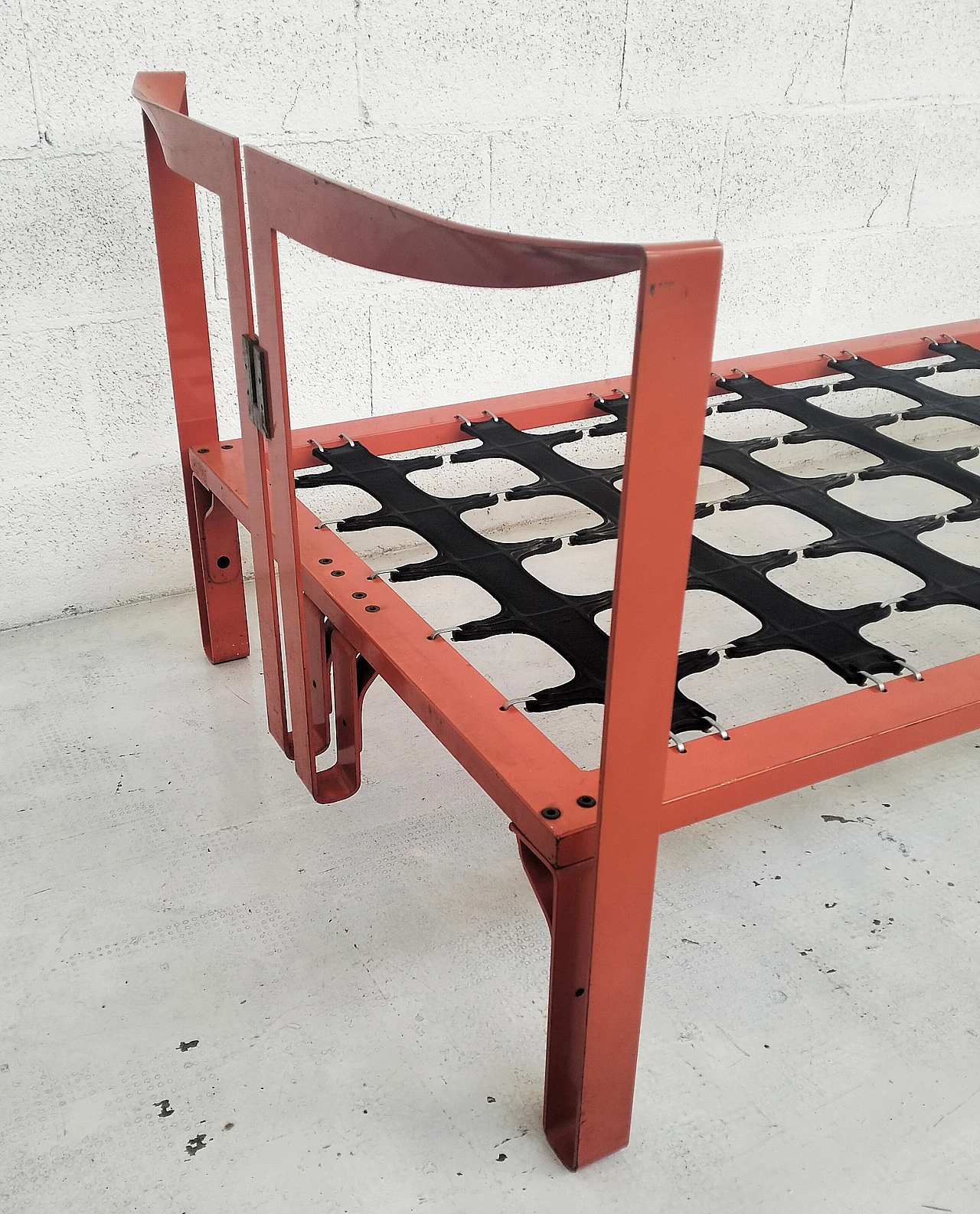 Red metal Vanessa bed by Tobia Scarpa for Gavina, 1970s 8