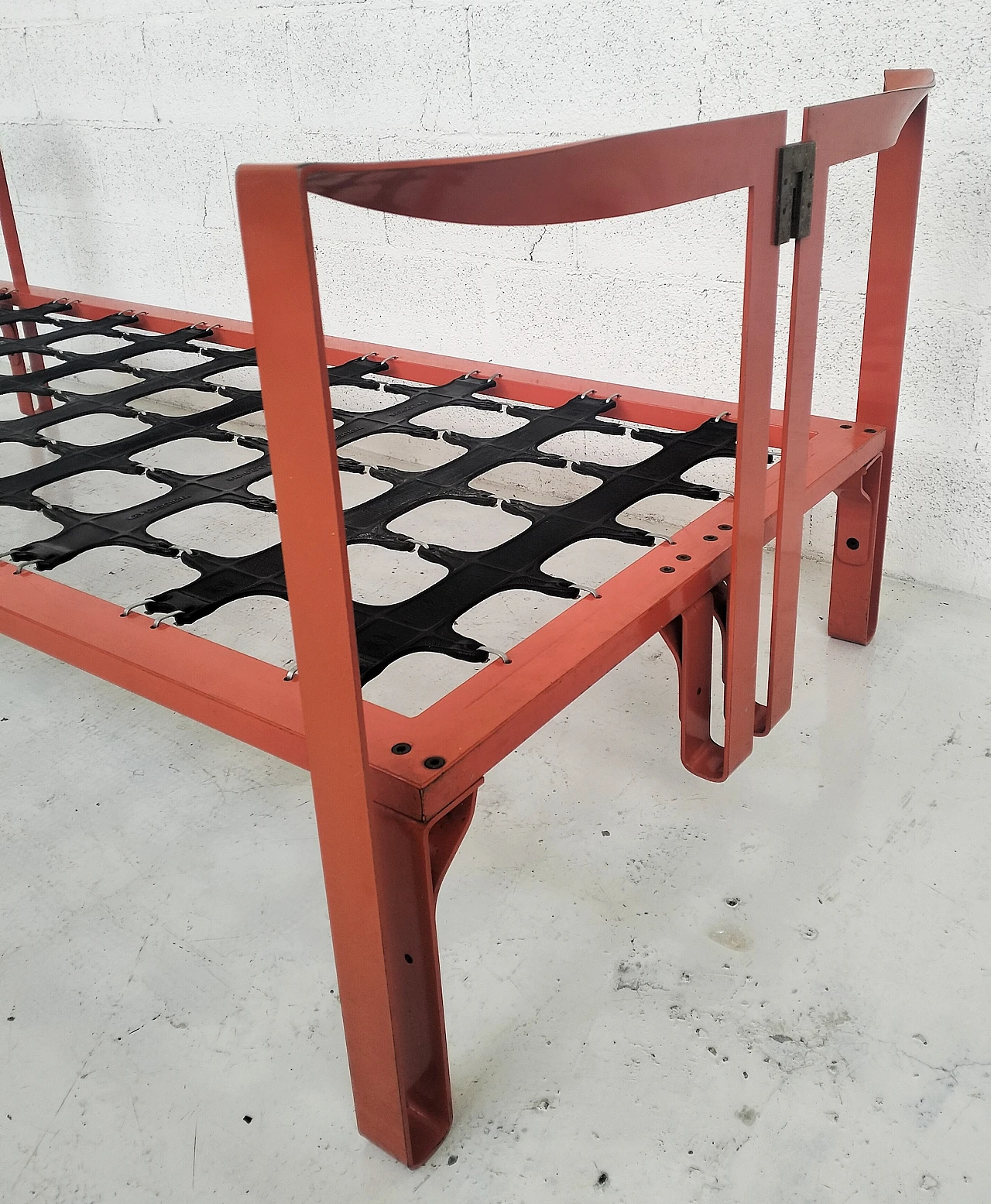 Red metal Vanessa bed by Tobia Scarpa for Gavina, 1970s 10