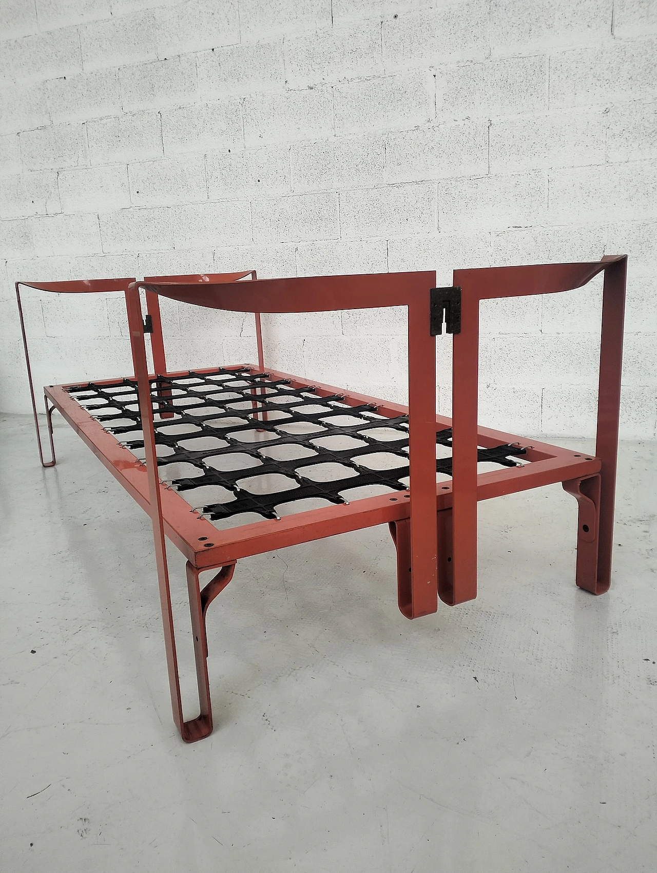 Red metal Vanessa bed by Tobia Scarpa for Gavina, 1970s 13