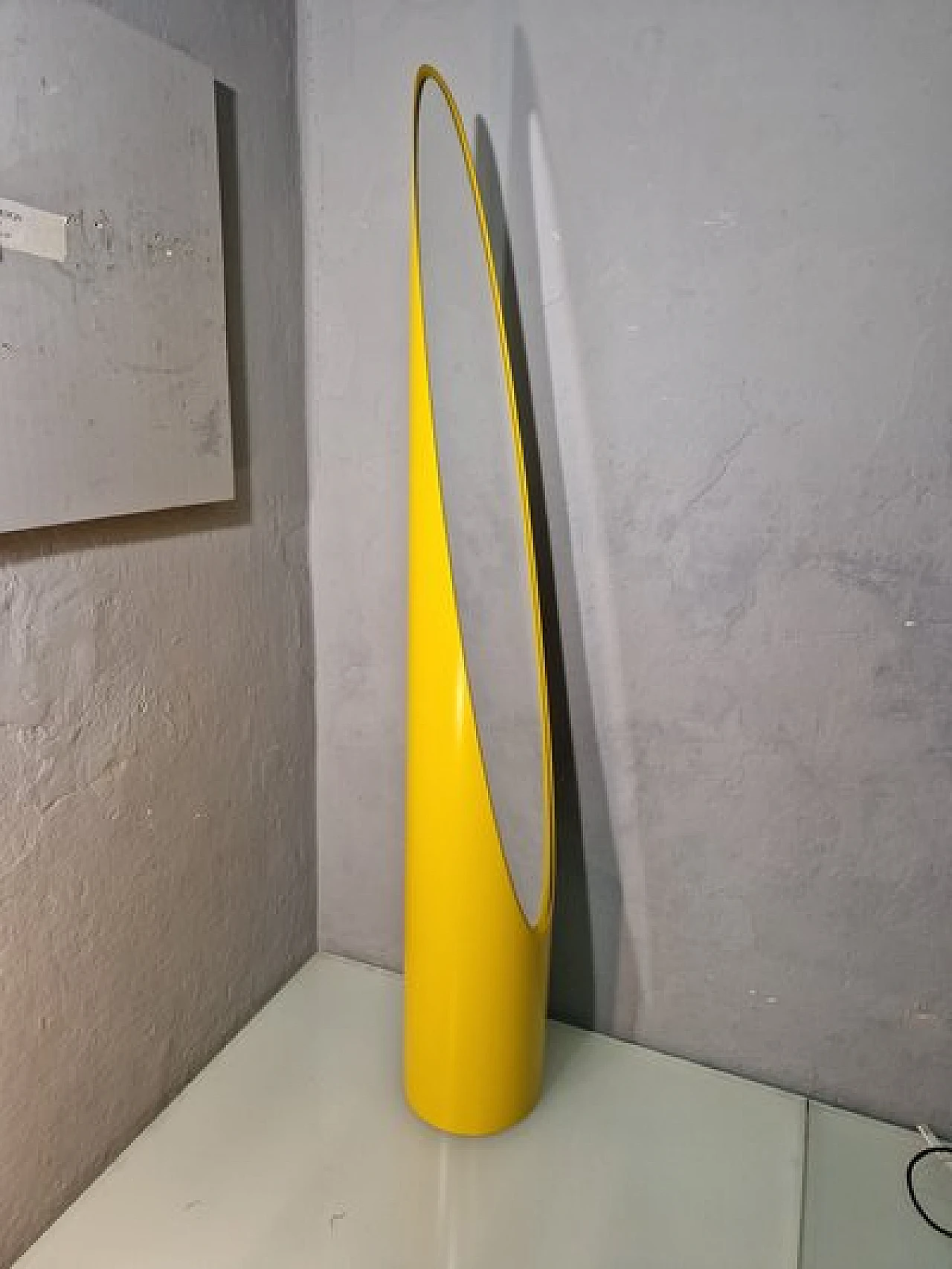 Specchio da terra Unghia con struttura in pvc giallo, anni 2000 1