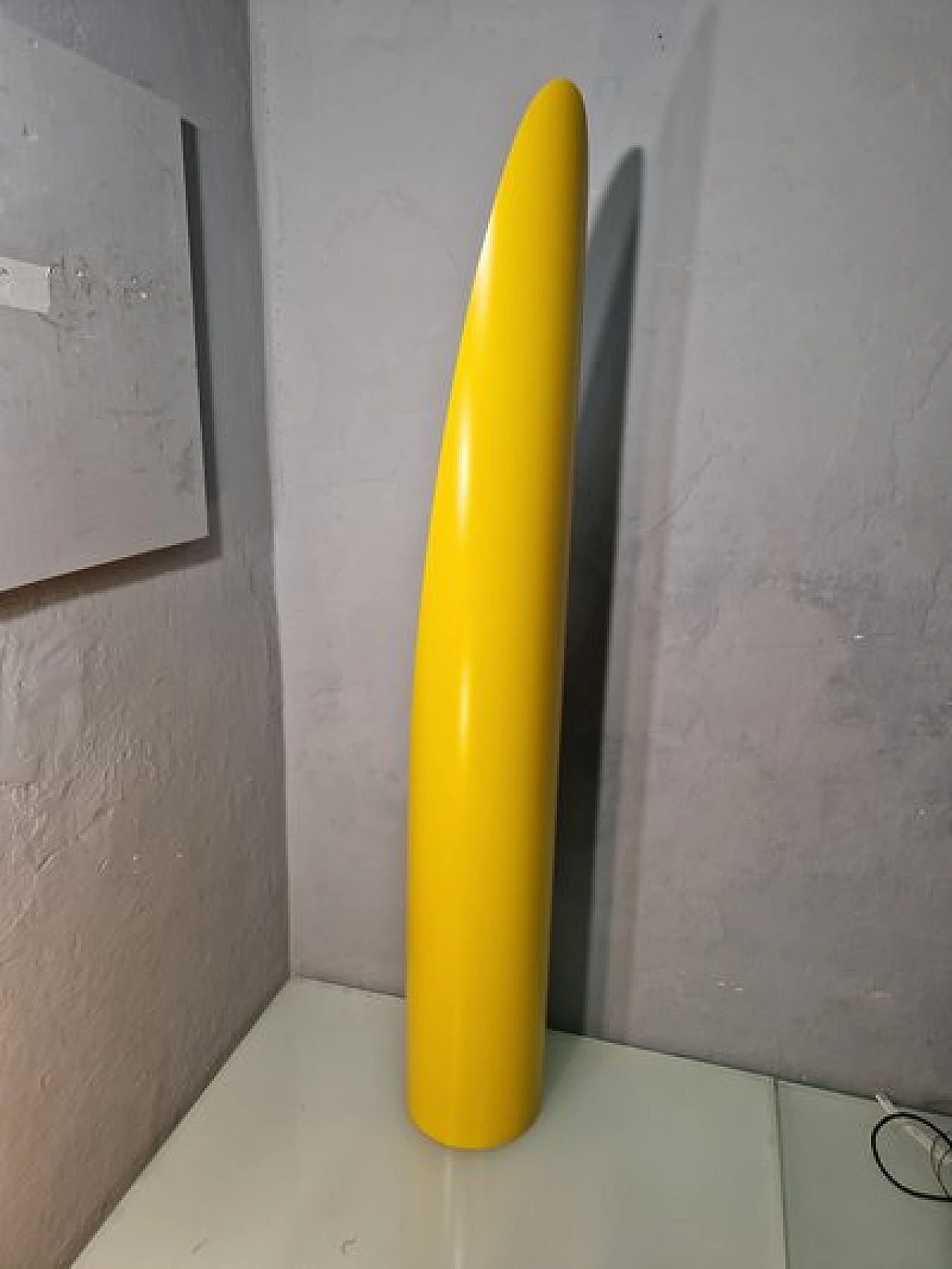 Specchio da terra Unghia con struttura in pvc giallo, anni 2000 2