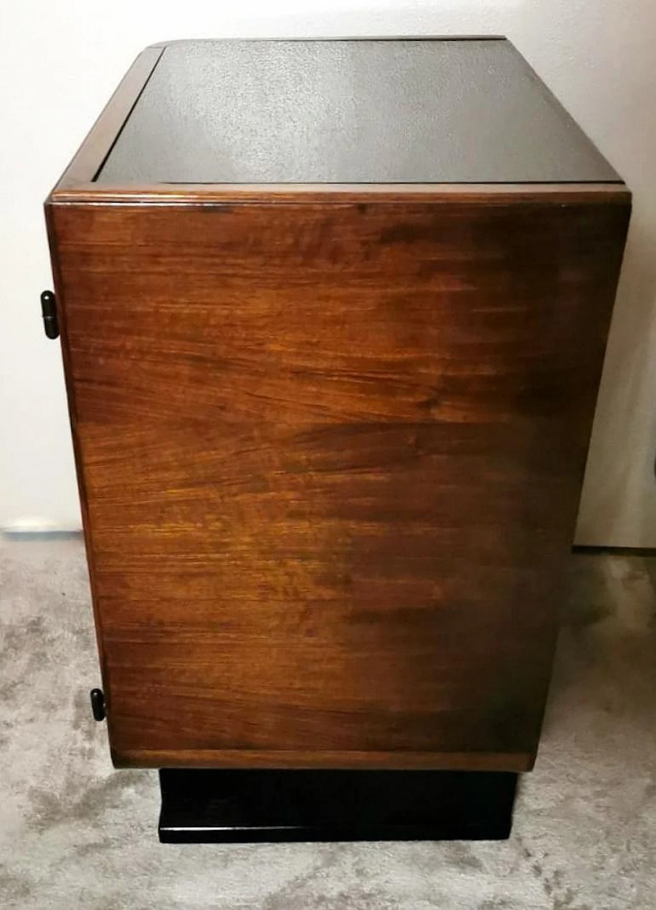 Pair of Art Deco walnut burl bedside tables with black glass, 1930s 14