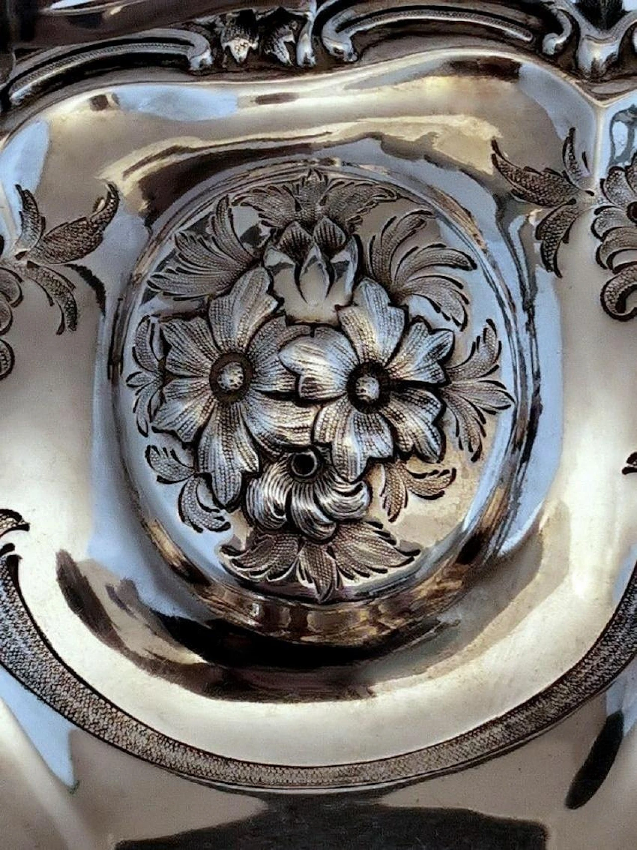 Victorian chiselled and engraved 925 silver basket, late 19th century 11