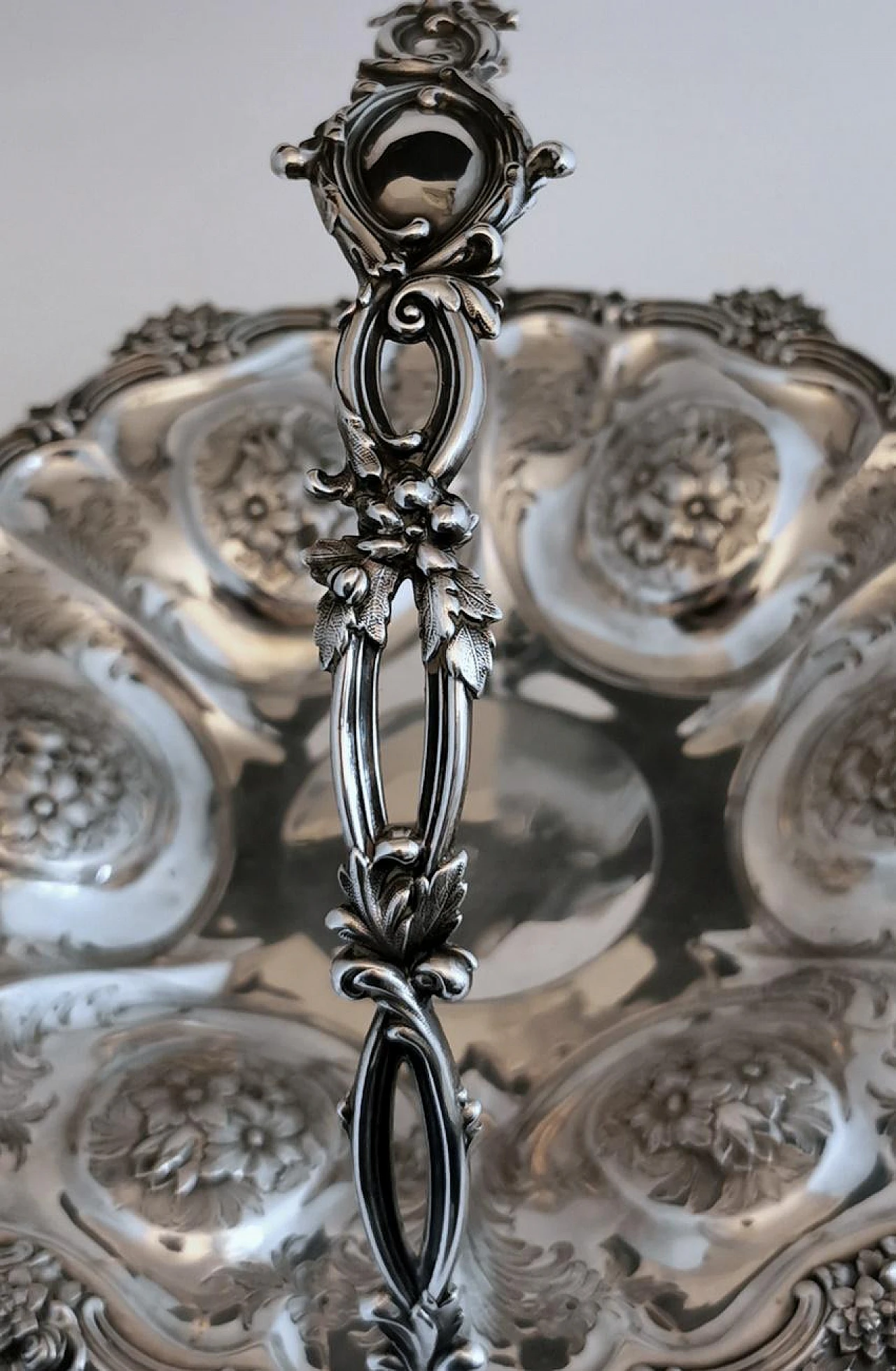 Victorian chiselled and engraved 925 silver basket, late 19th century 16