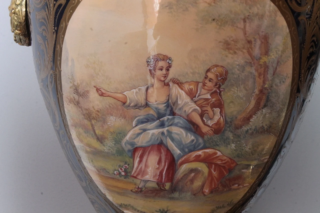 Coppia di vasi in porcellana Sevres con bronzi, inizio '900 2