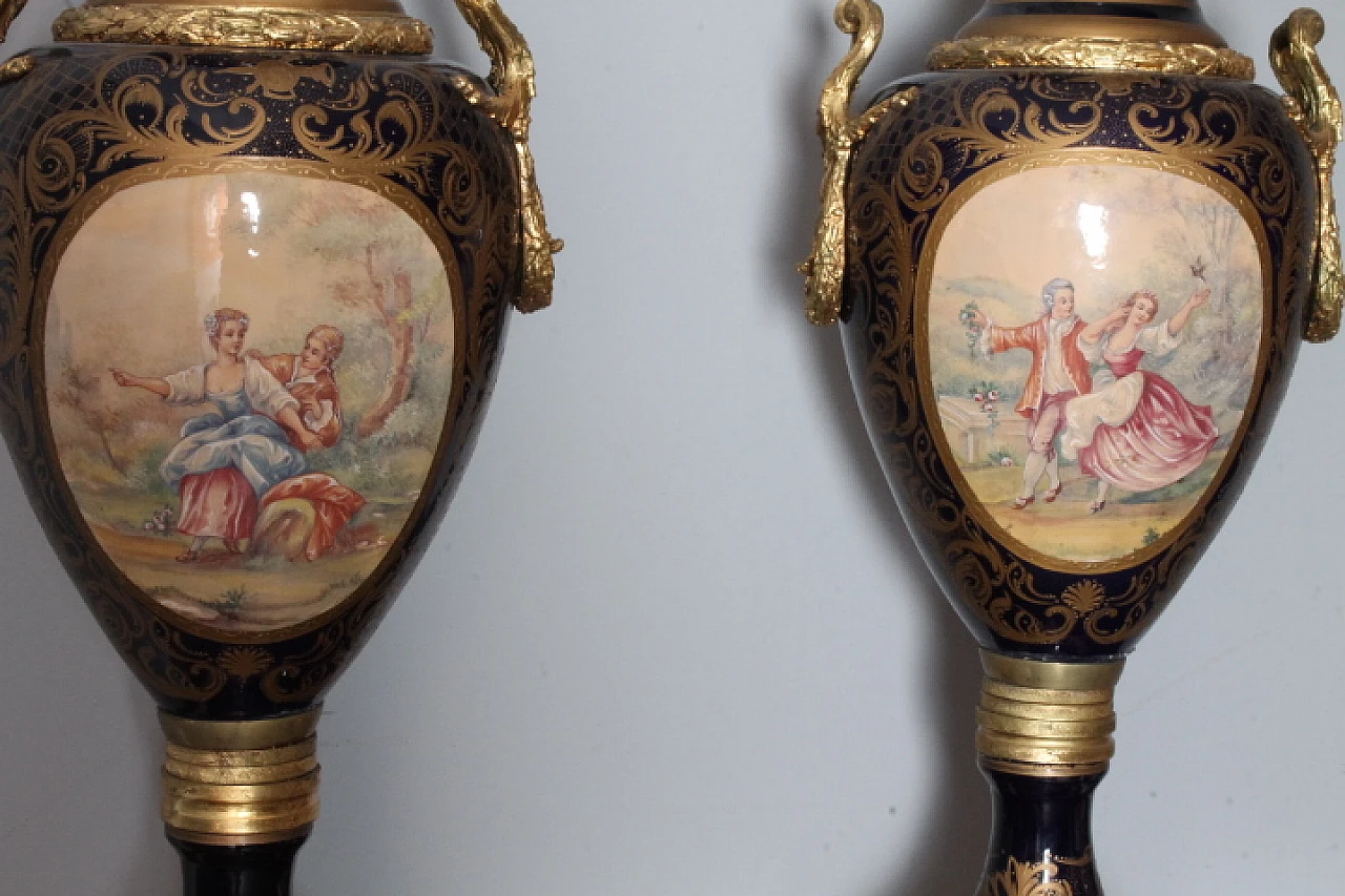 Coppia di vasi in porcellana Sevres con bronzi, inizio '900 10