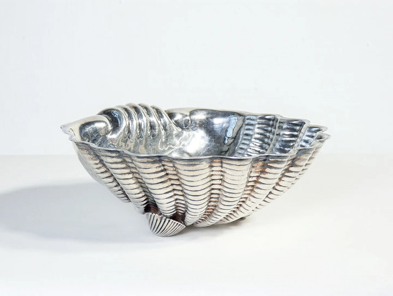 Ciotola a conchiglia in argento 800 di Rino Greggio, anni '50 3
