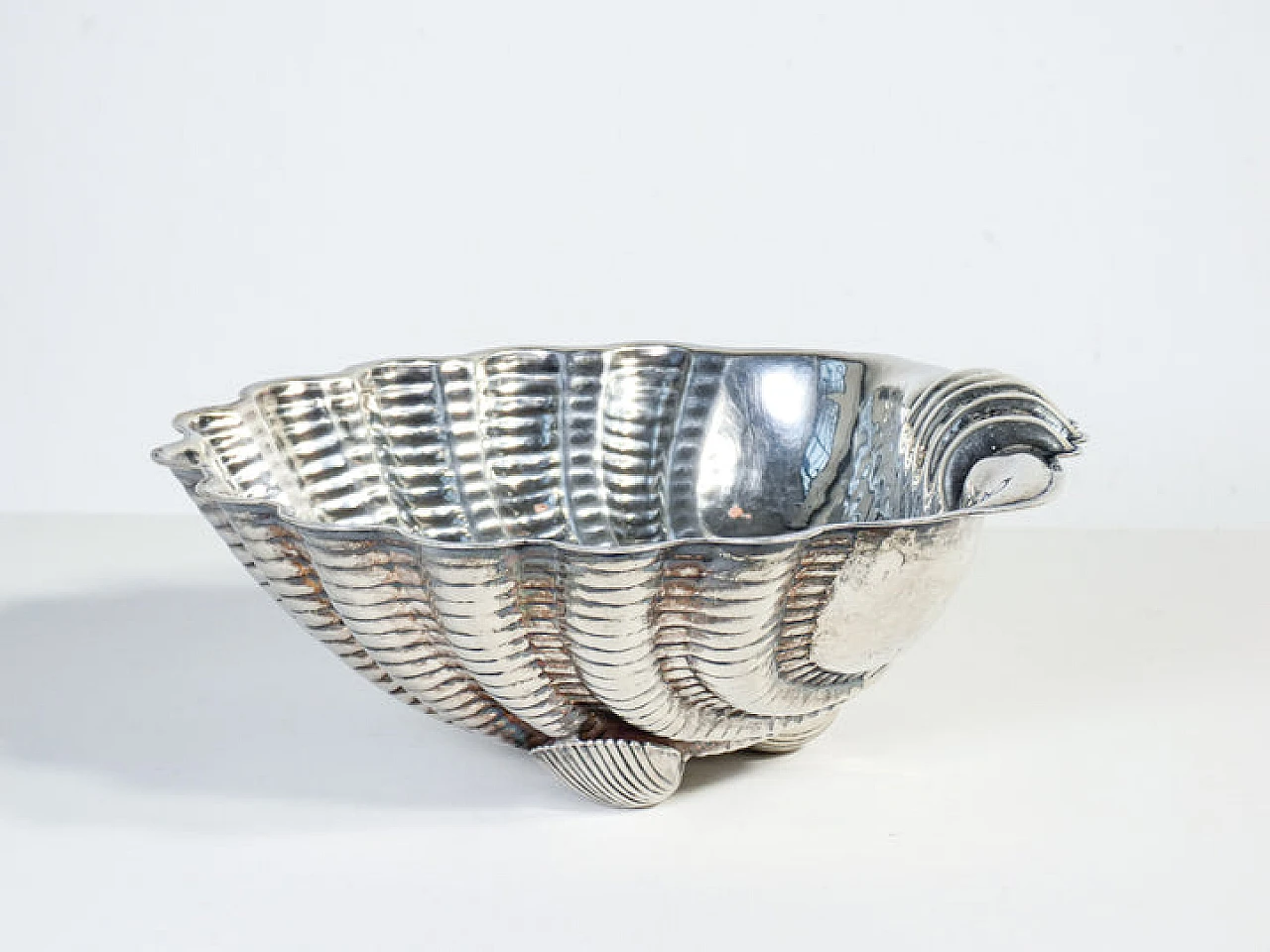 Ciotola a conchiglia in argento 800 di Rino Greggio, anni '50 7