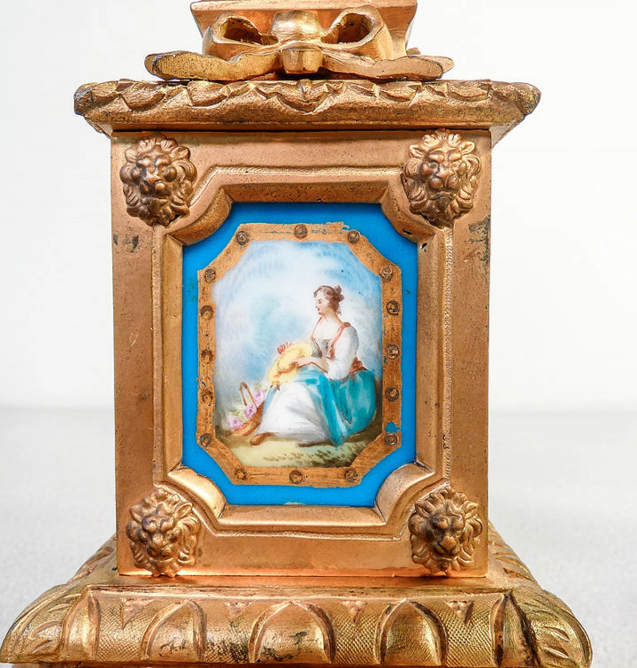 Coppia di candelabri stile Luigi XVI in metallo e ceramica, '800 7