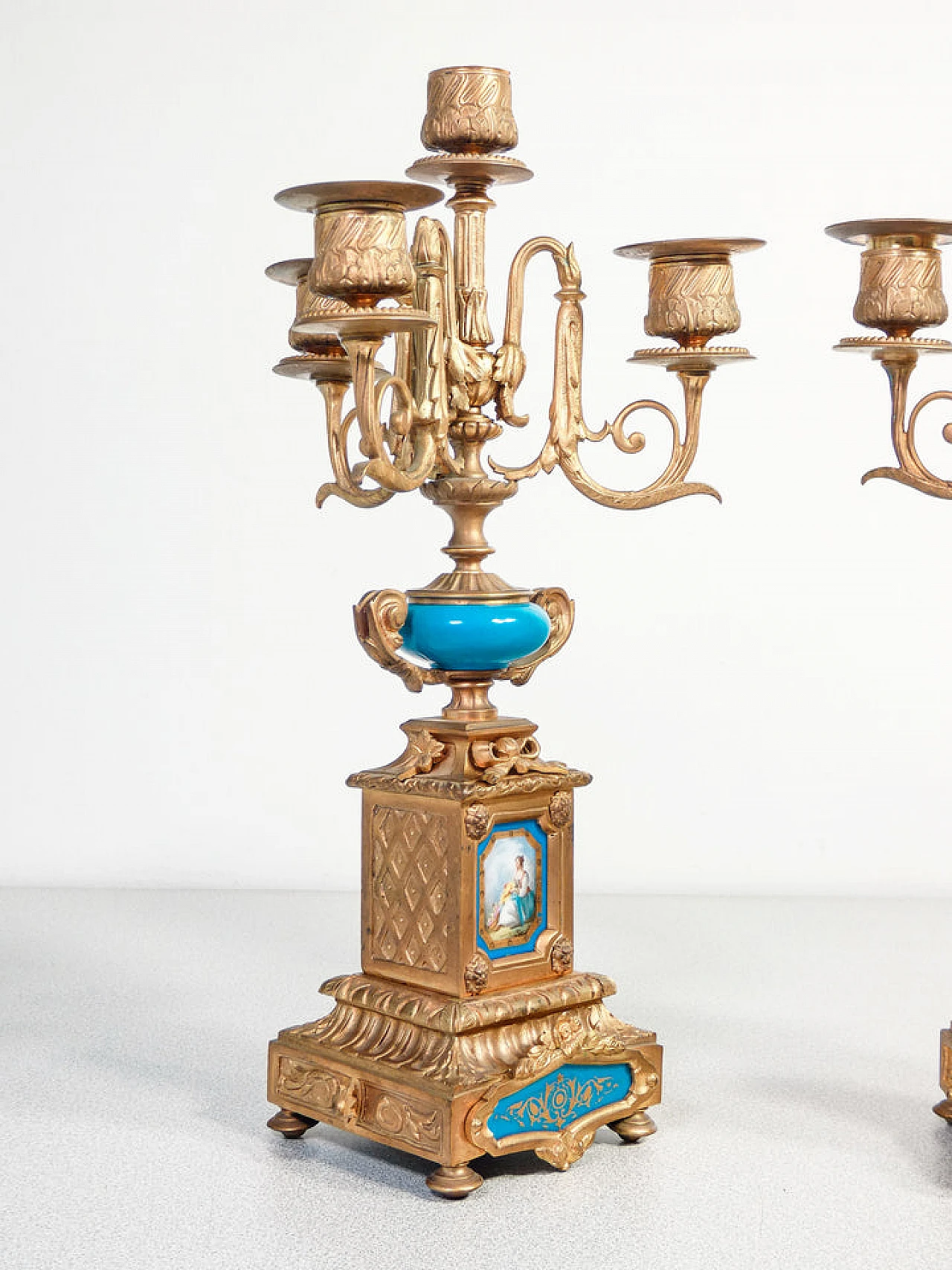 Coppia di candelabri stile Luigi XVI in metallo e ceramica, '800 8