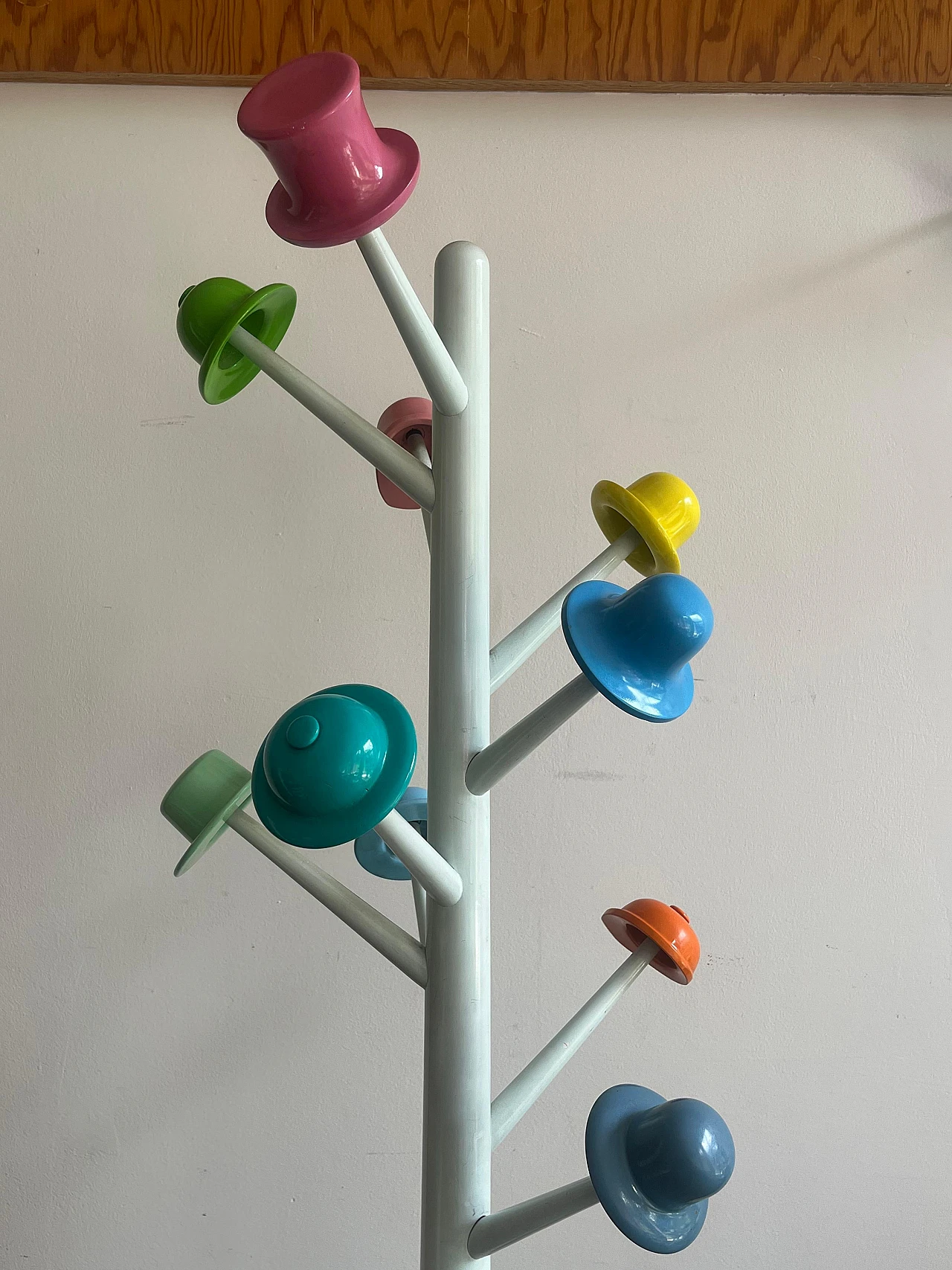 Appendiabiti L'albero dei Cappelli di U. Nespolo per Origlia, anni '80 7