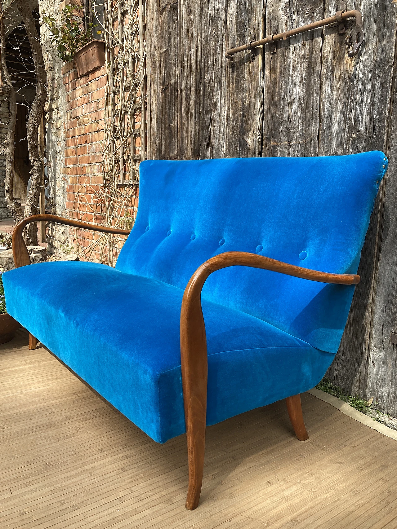 Solid cherry wood and blue velvet sofa, 1940s 4
