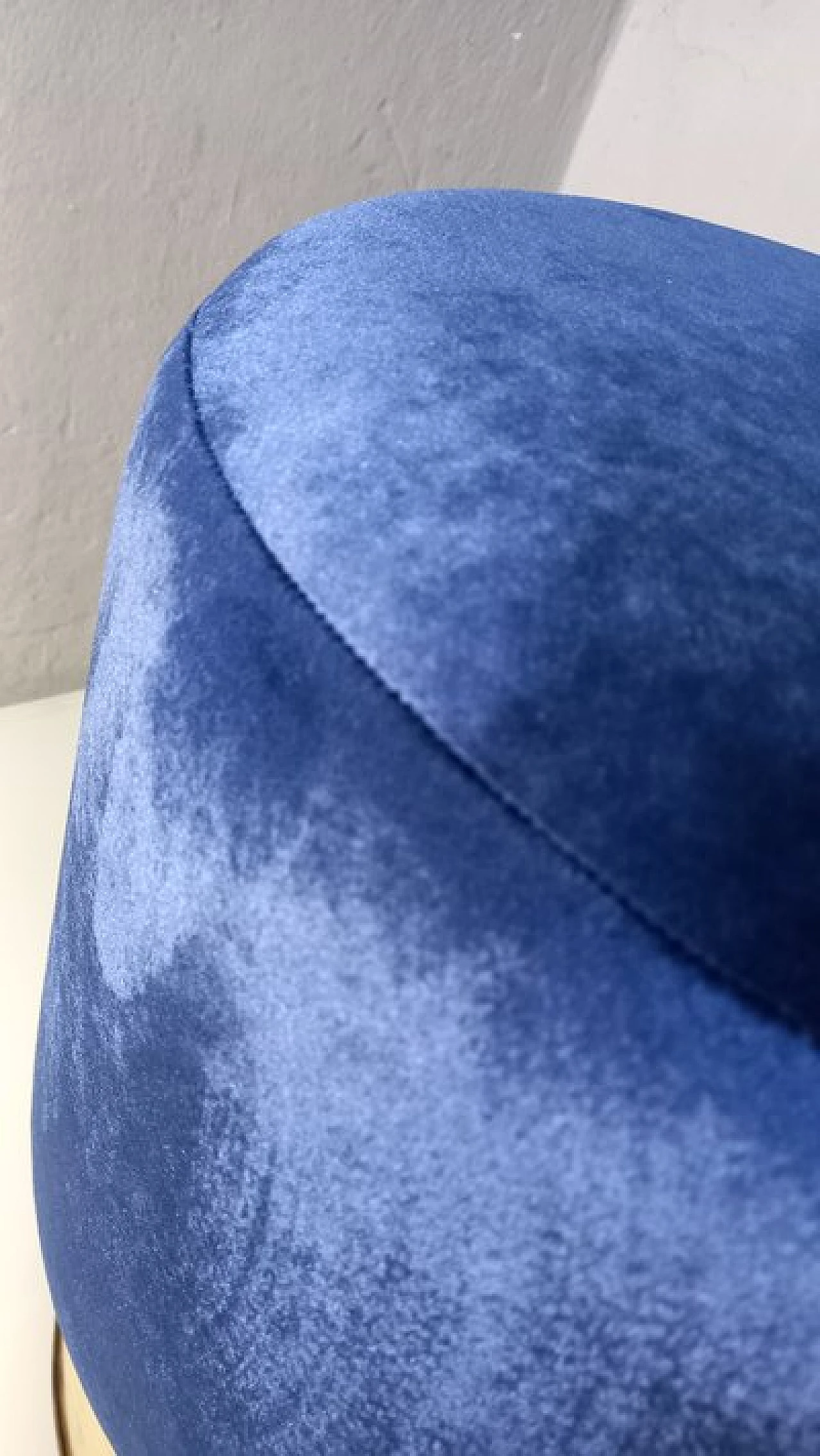 Pouf in ottone e velluto blu 3