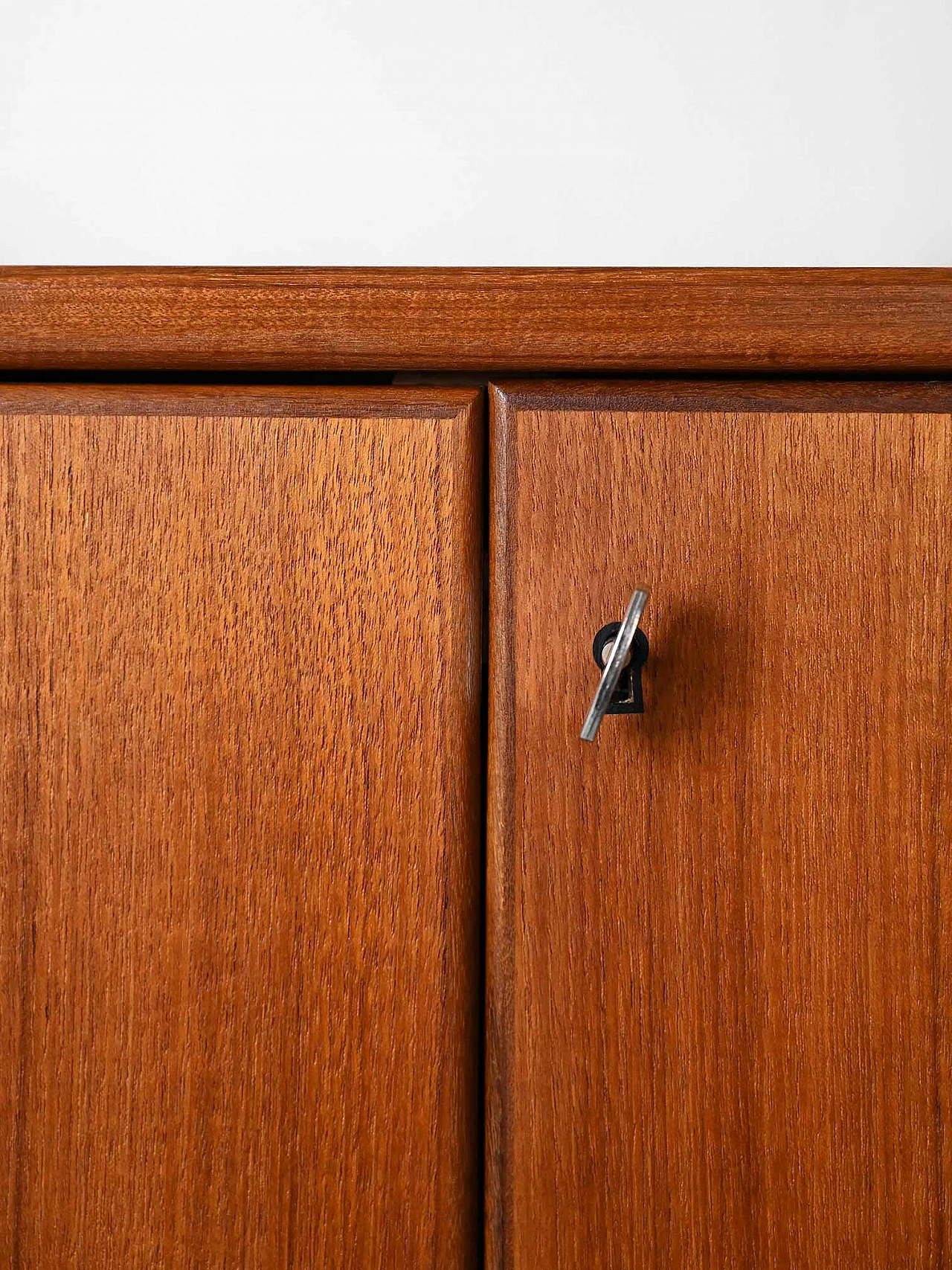 Credenza svedese in teak ad ante battenti, anni '60 9