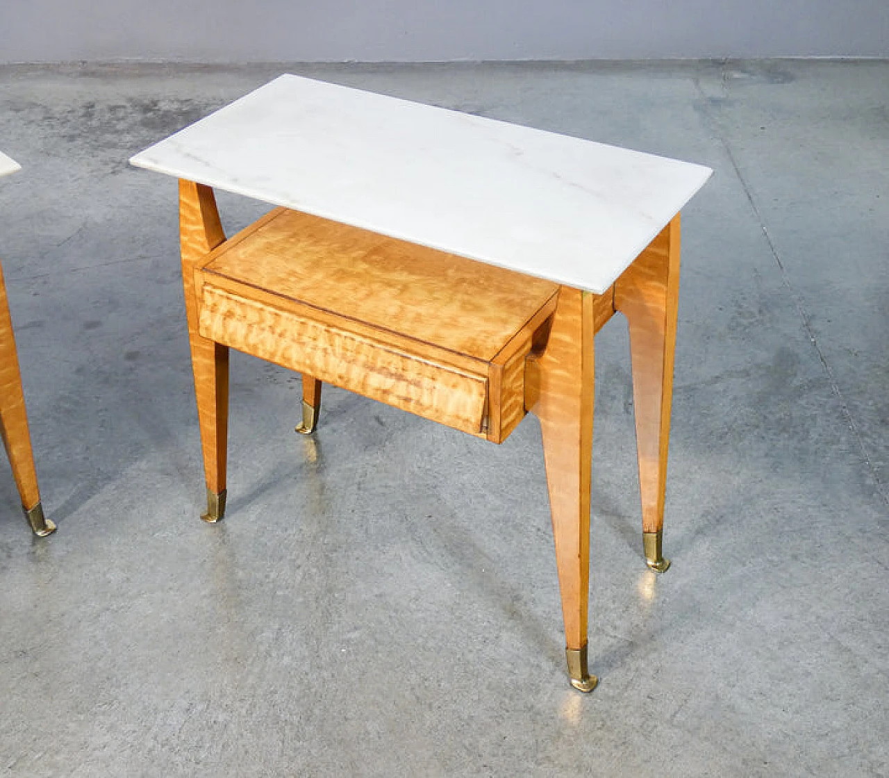 Pair of elm-root and marble bedside tables, 1940s 4