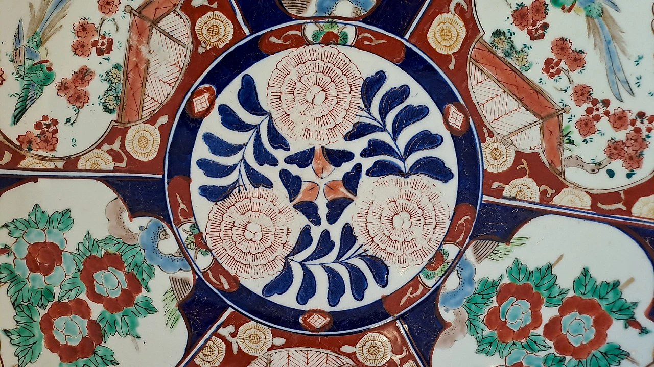 Pair of Imari porcelain plates, late 19th century 5
