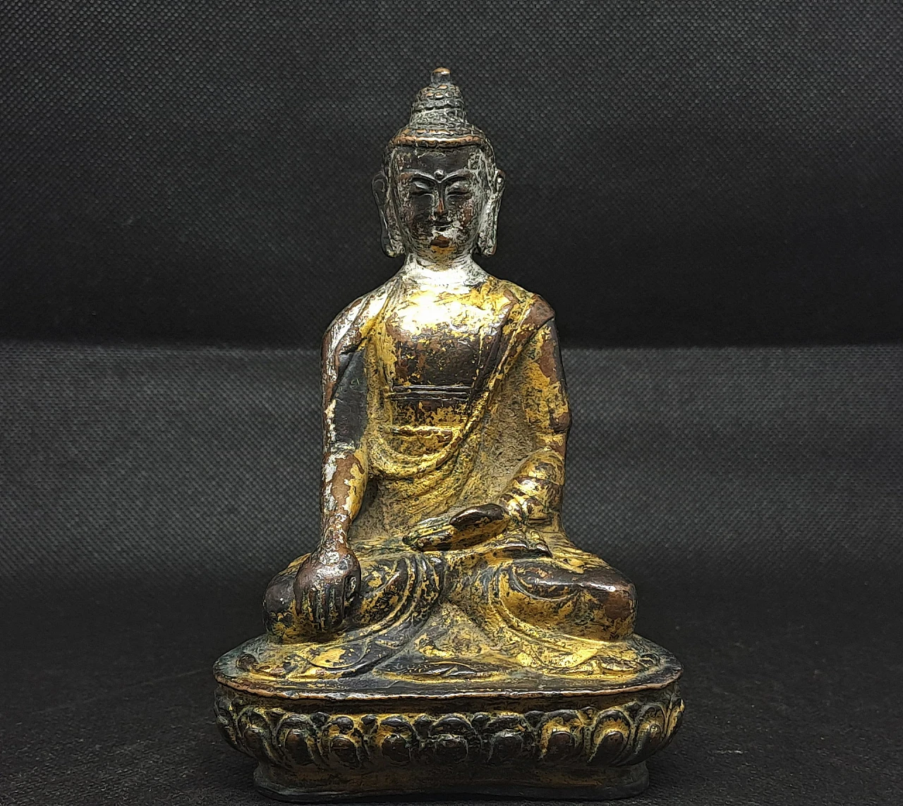 Bronze sculpture of Buddha Sakyamuni on flower-shaped base 1